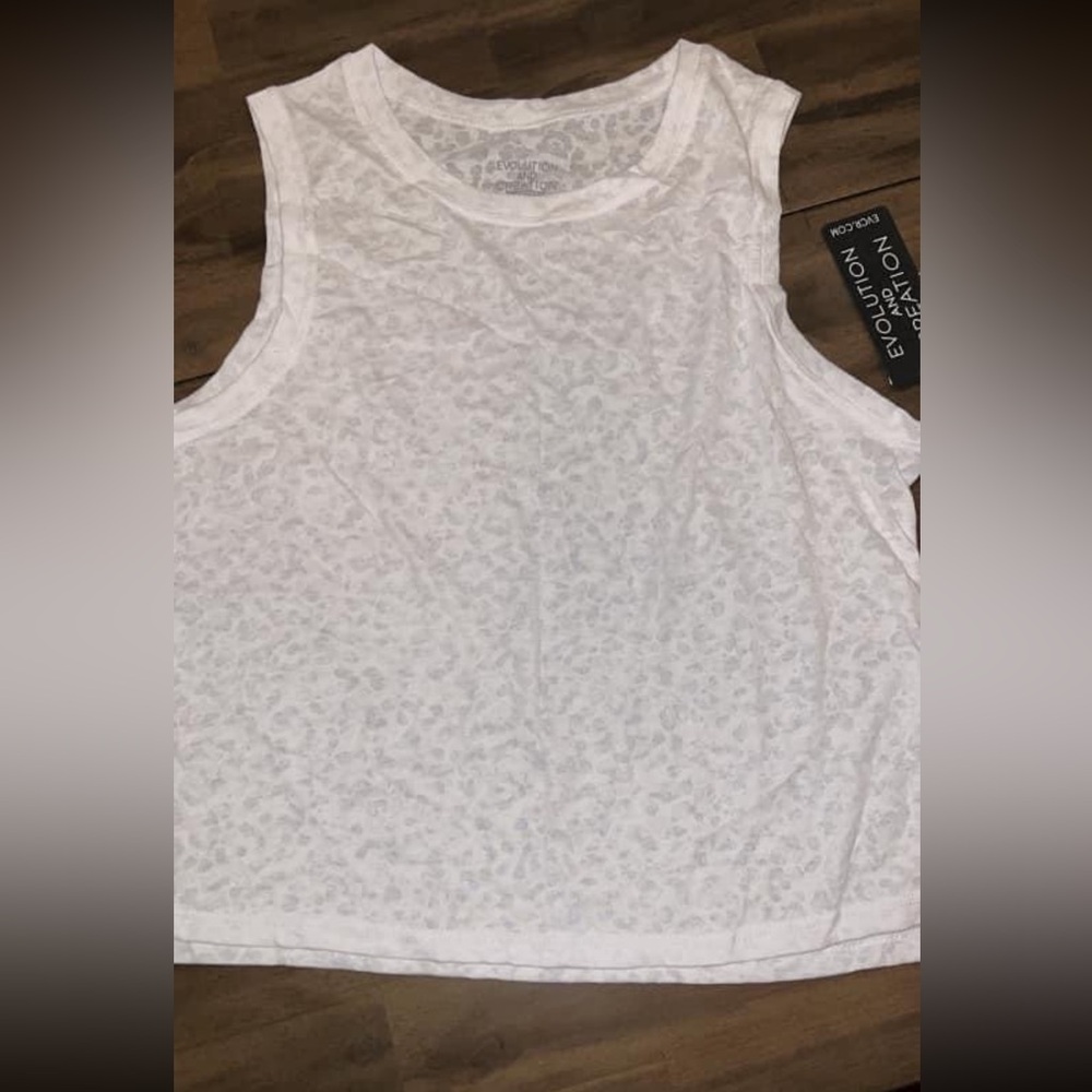 Tank • Cropped •